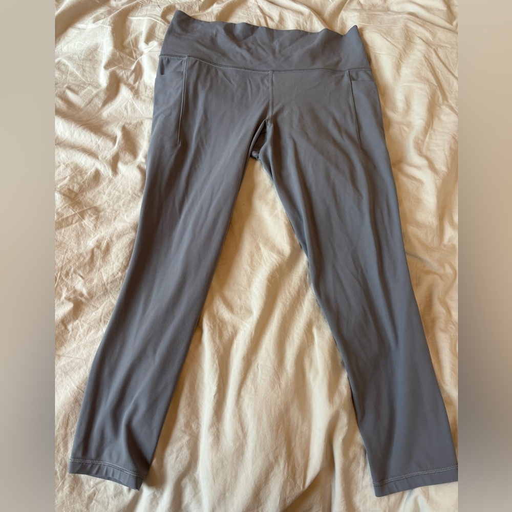 Athleta Salutation Stash 7/8 leggings